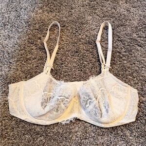 Elegant Lace Underwire Bra - VS 36C